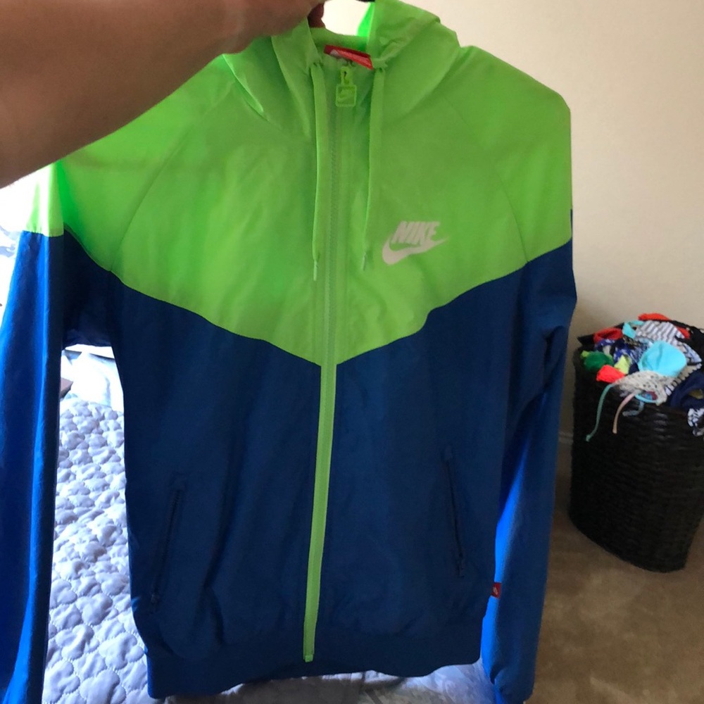 Women’s Nike windbreaker